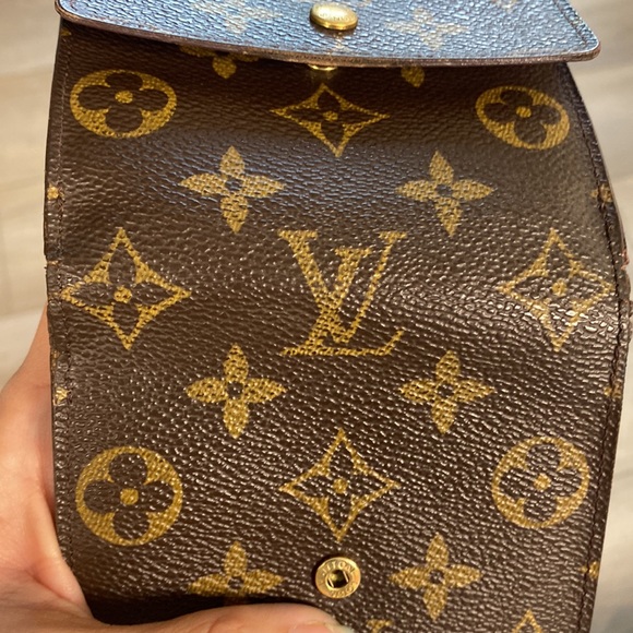 *sold* LOUIS VUITTON
LV Monogram Coated Canvas Elise Wallet - Picture 9 of 12